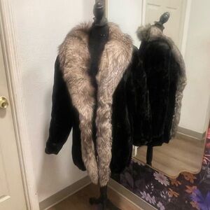 Luxurious Black Coat with Faux Fur Collar